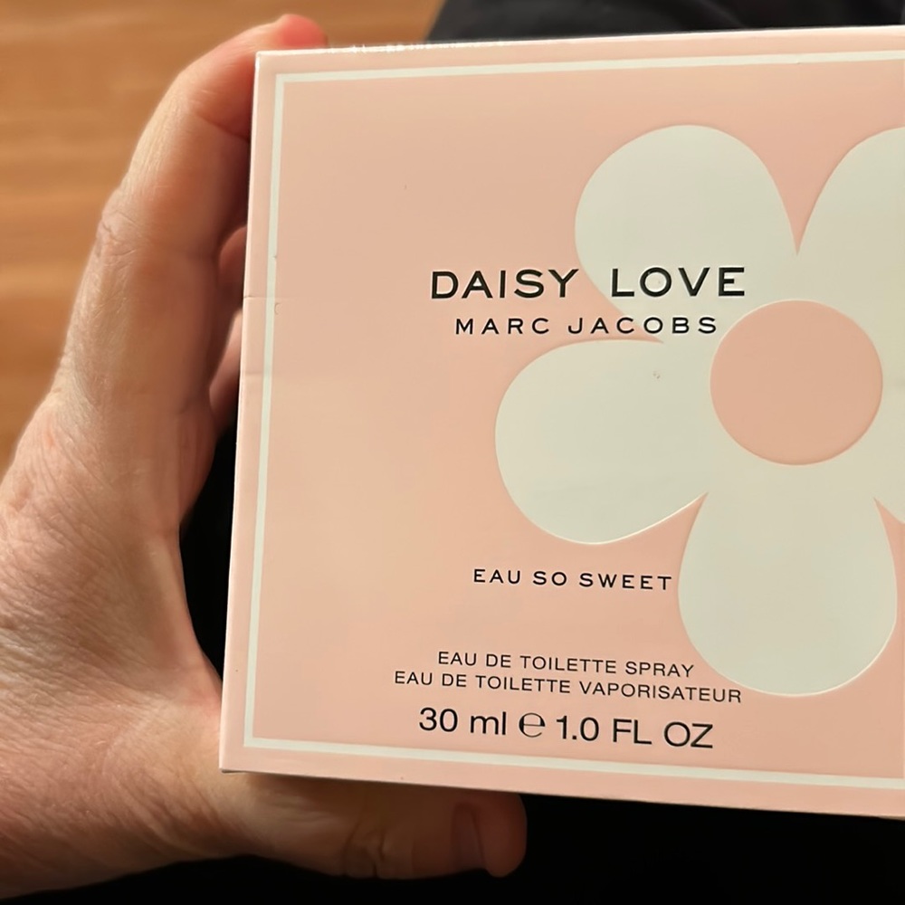 Daisy love by mark Jacob 1 oz.    30ml